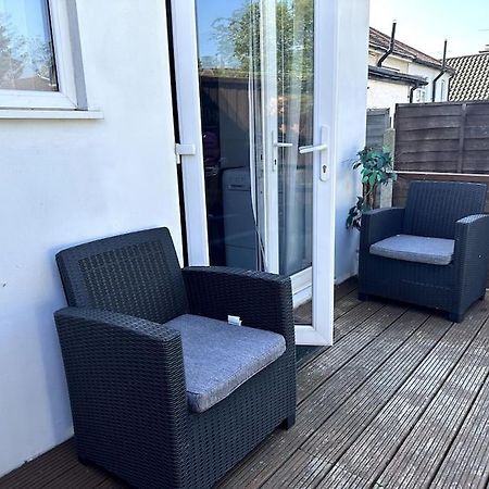 Spacious Holiday Home Near Tube Station - By Starlet Stays ロンドン エクステリア 写真